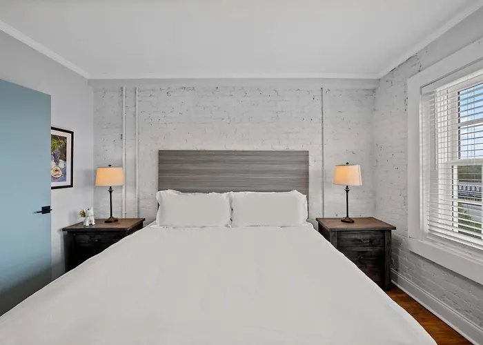 Discover Conway Trendy Downtown Loft