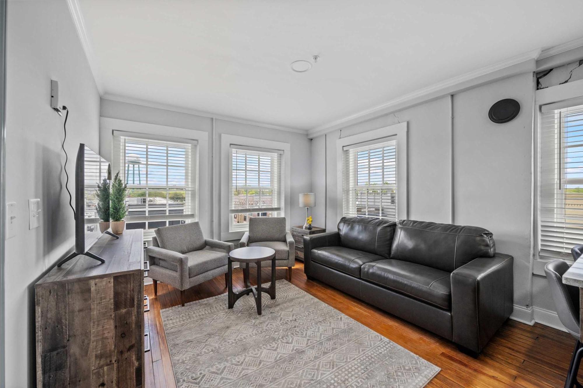 Discover Trendy Downtown Loft Conway