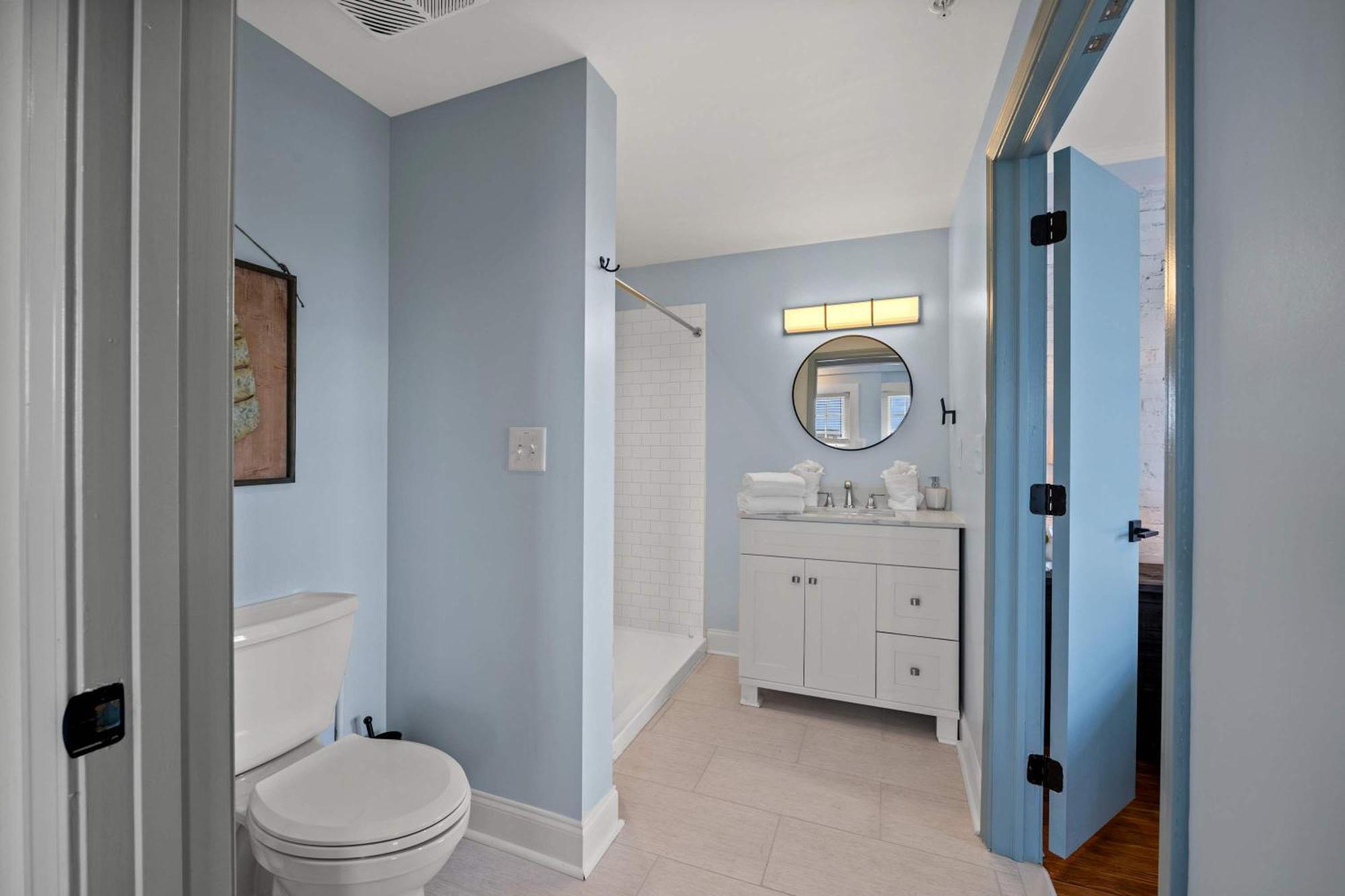 Discover Trendy Downtown Loft Conway