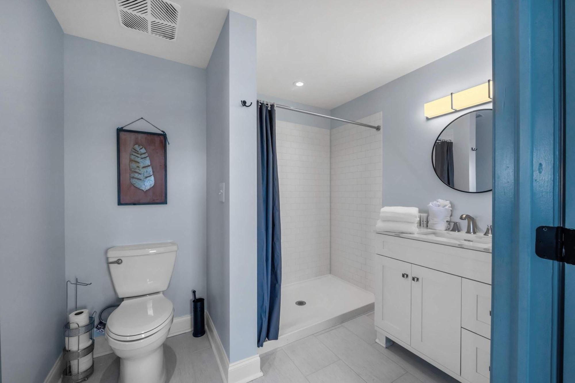 Discover Trendy Downtown Loft *